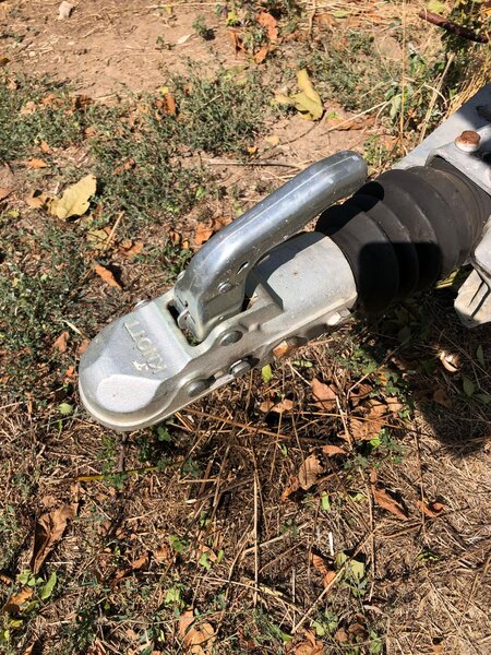 Remorca cu axa viratoare BORO